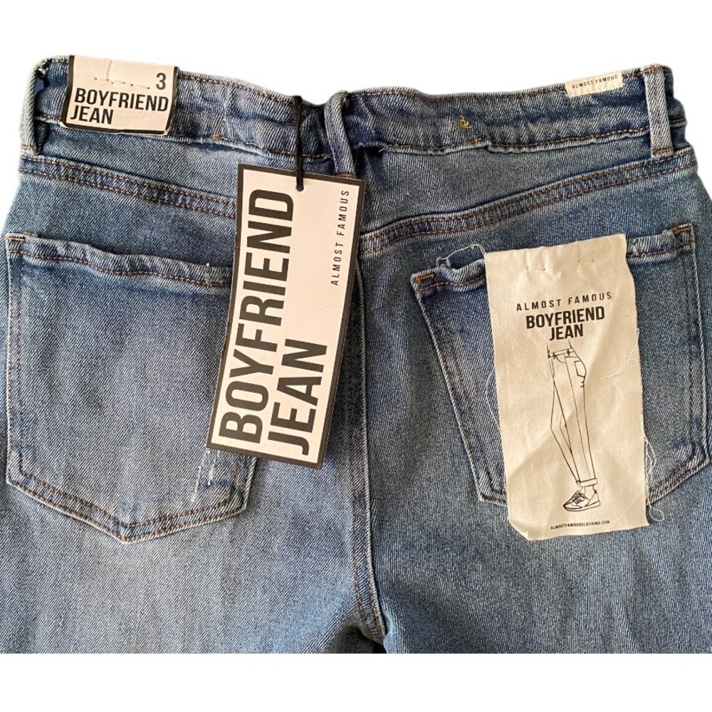NWT. Almost Famous Boyfriend Jeans. Size 3 - Picture 5 of 9